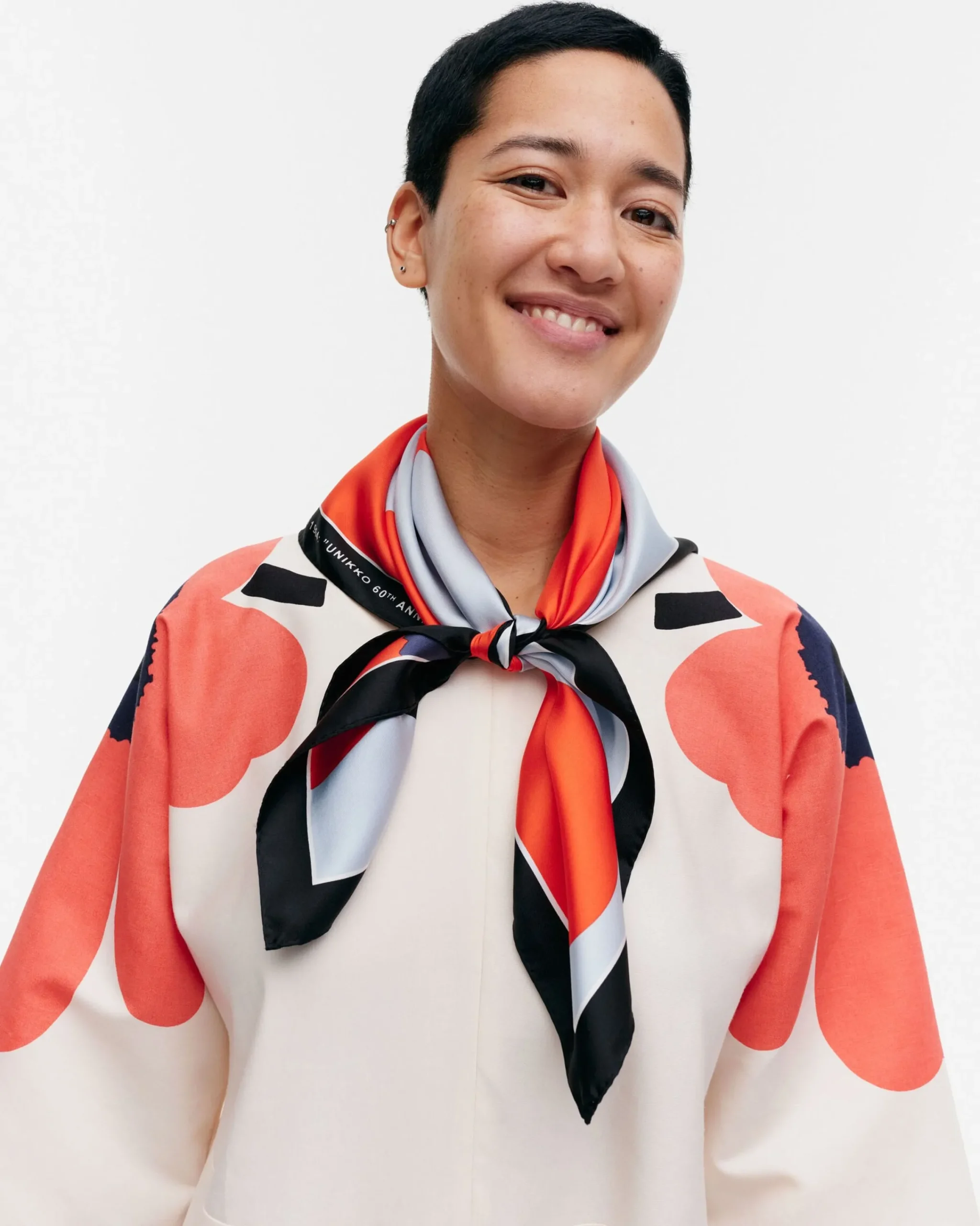 Asusteet Marimekko Lauhtua Heijastus Unikko Silkkihuivi